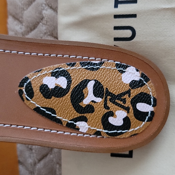 Louis VUITTON WILD AT HEART CREME GIANT MONOGRAM MULE SANDAL SIZE 40EU=10US BOX - Picture 5 of 16
